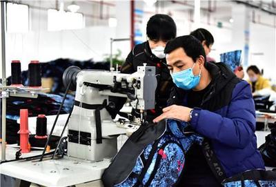 湖南蓝山:皮具箱包科技产业园全面复苏