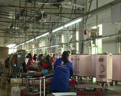 新干:箱包产业加快转型升级发展