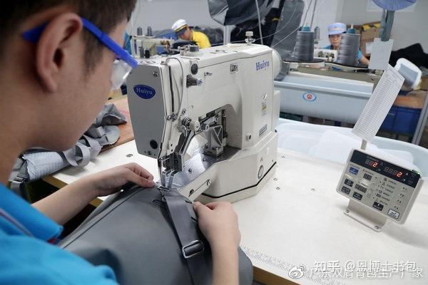 走进箱包工厂,揭秘箱包的生产工业 - 