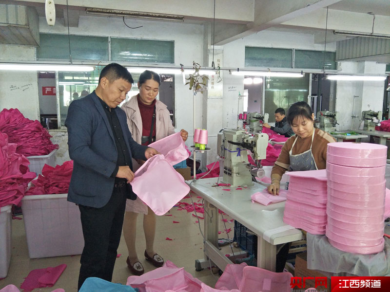 “把工厂建成扶贫车间”